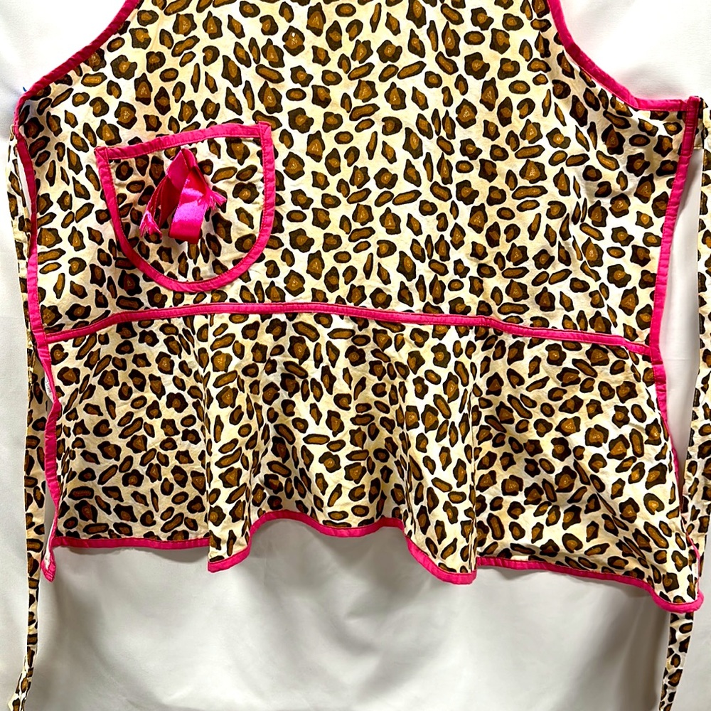 Kitchen Apron Boston Color Collection Leopard Print with Pink Trim - Picture 2 of 6
